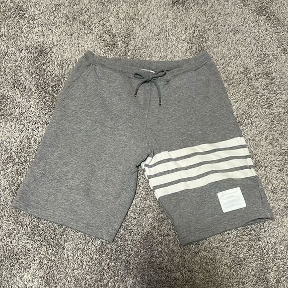 THOM BROWNE men Classic Sweat Shorts
White Engineered 4-Bar Thigh Stripe - Picture 1 of 6